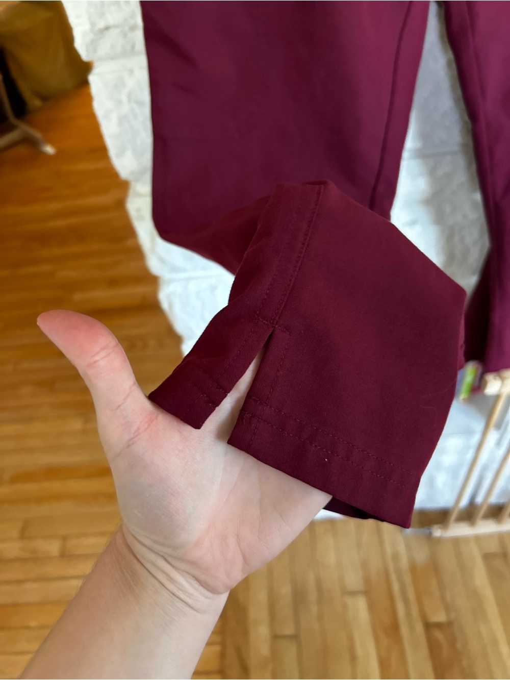 FIGS Yola Maternity Scrub Pants Burgundy Size Medium - Picture 10 of 12